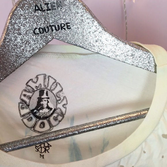 Chaser Distressed Concert Graphic Tee - Picture 6 of 7